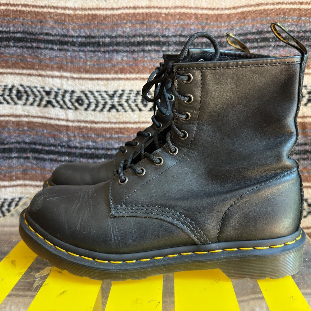 Dr. Martens 1460 Boots Womens 9 Black Leather 8-Eye Lace Up Combt - Picture 2 of 6